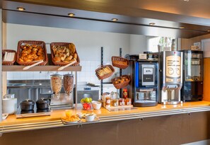 Desayuno buffet todos los días (con cargo)