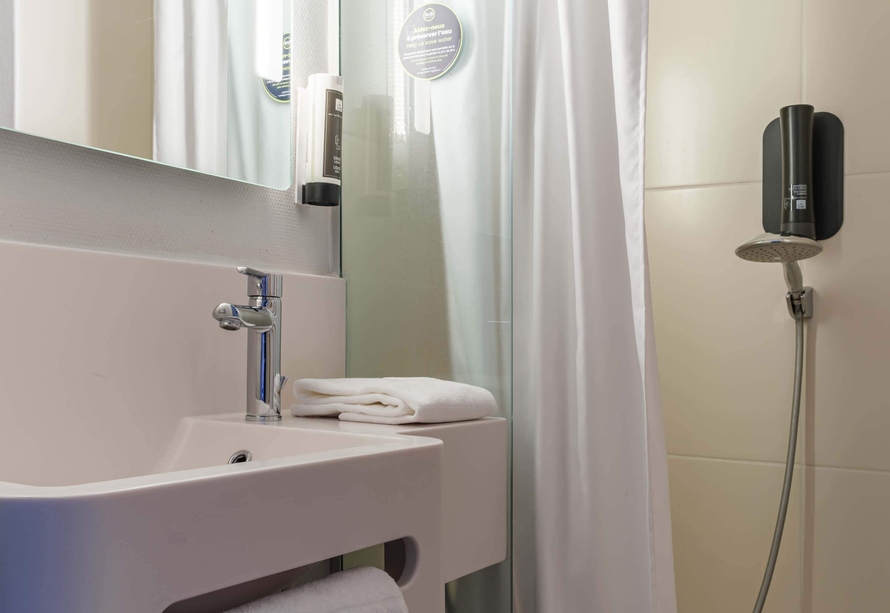 Shower, towels