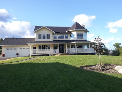 Harvelle House Bed & Breakfast