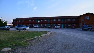 المنشأة من الخارج