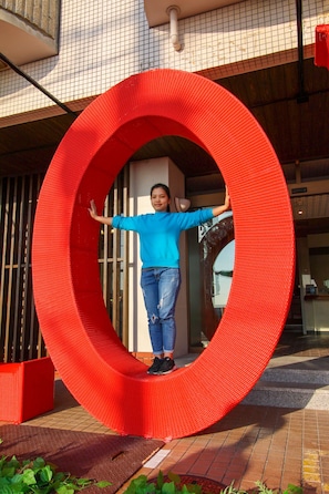 A person standing inside a large red circular structure. - Spa Inn Shirahama (Shirahama)