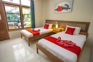 Deluxe-Zweibettzimmer, Mehrere Betten, Poolblick, Poolseite