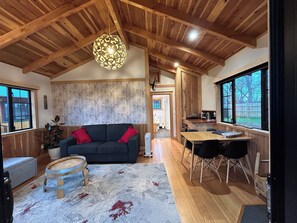 32-inch Smart TV with satellite channels, Netflix, streaming services