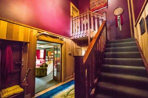 Check-in/check-out kiosk