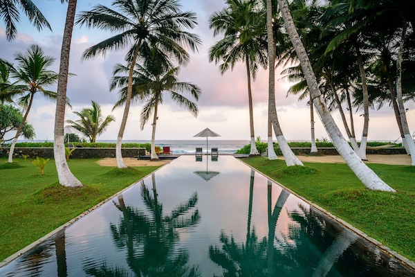 Kolam renang outdoor