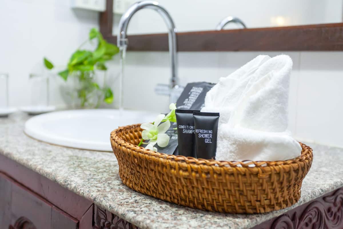 deluxe double room | bathroom | shower, hair dryer, slippers, towels