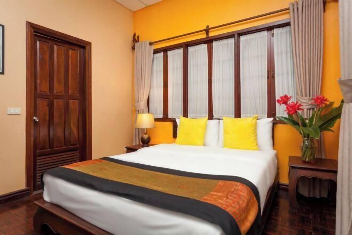 Minibar, escritorio, wifi gratis y ropa de cama
