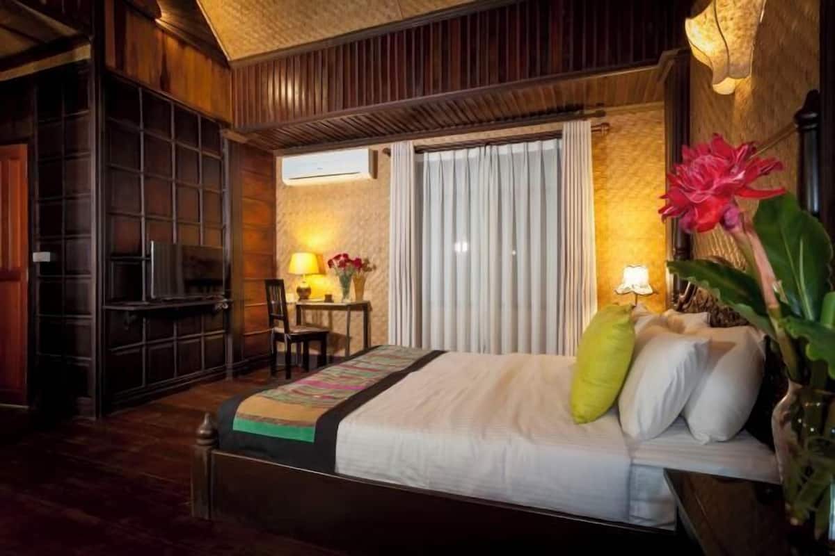 Minibar, escritorio, wifi gratis y ropa de cama
