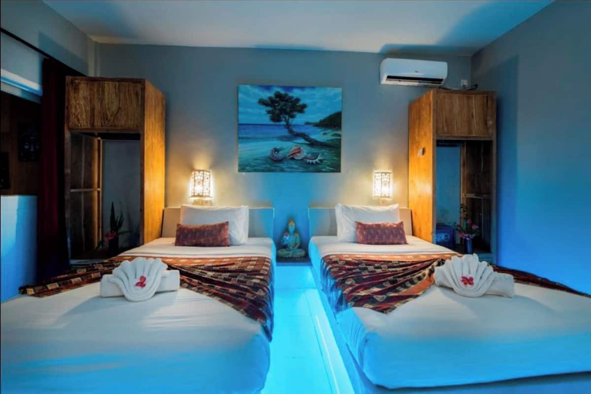 deluxe twin room, 1 bedroom | 1 bedroom, minibar, in-room safe, desk