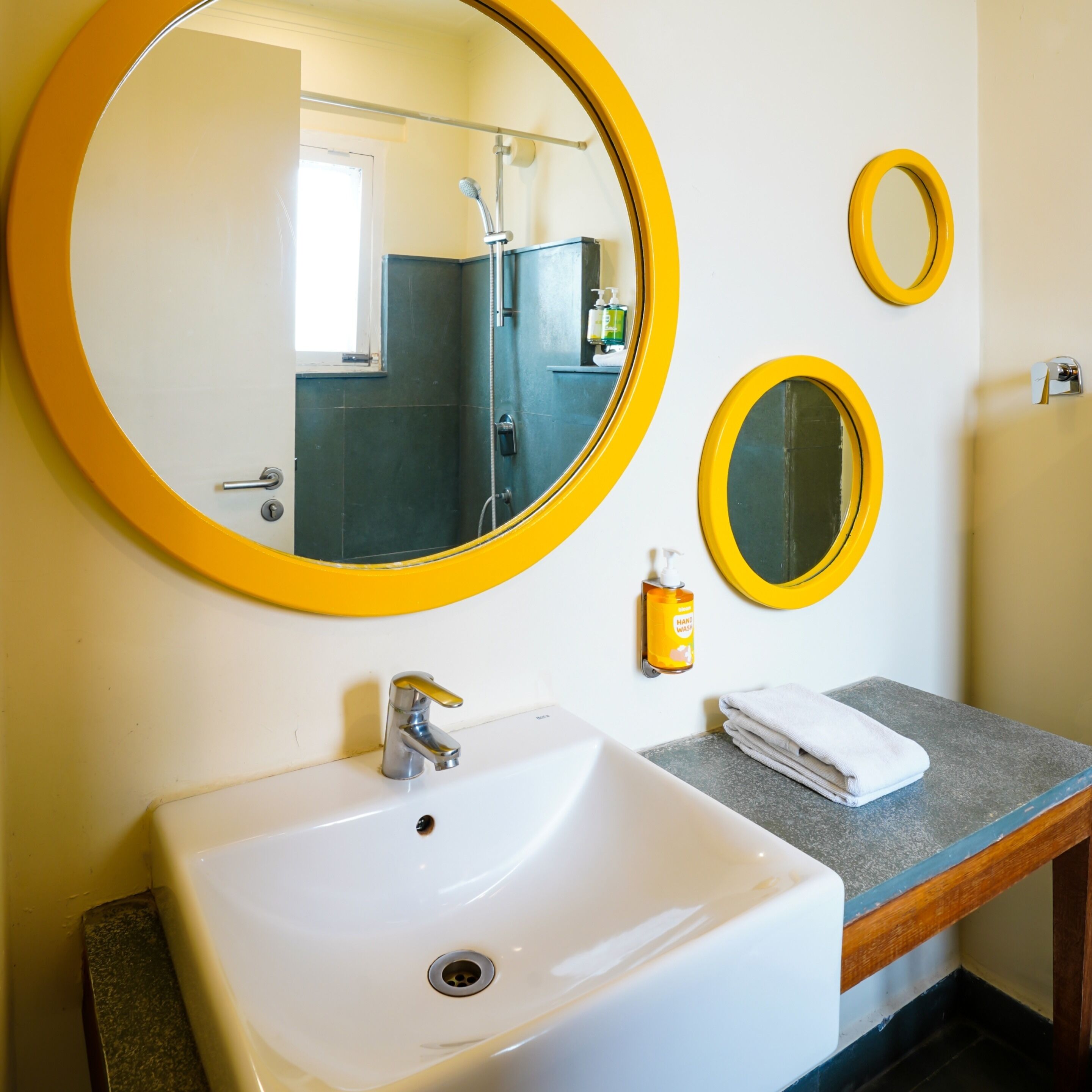 deluxe twin room | bathroom | shower, rainfall showerhead, free toiletries, hair dryer