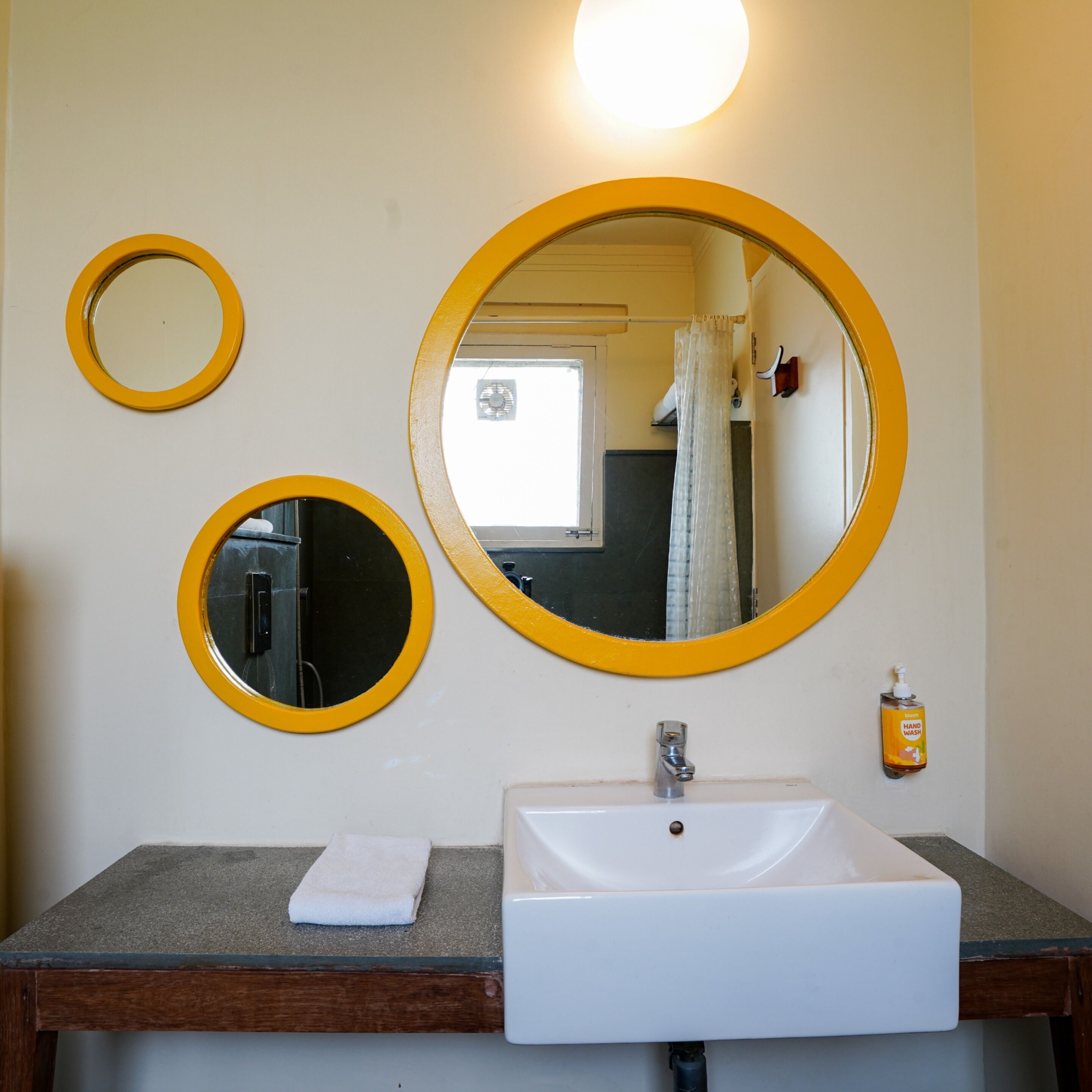 deluxe room, 1 bedroom, city view | bathroom | shower, rainfall showerhead, free toiletries, hair dryer