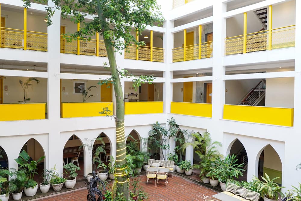 Bloom Boutique - Signature Towers