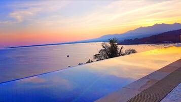 Outdoor pool, an infinity pool