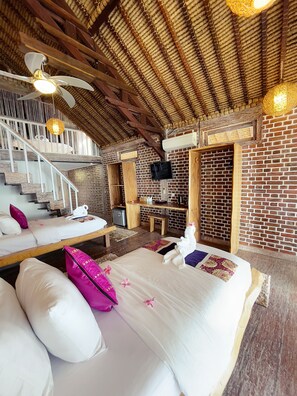 Familjerum | Badrum | Dusch, gratis toalettartiklar, hårtork och handdukar