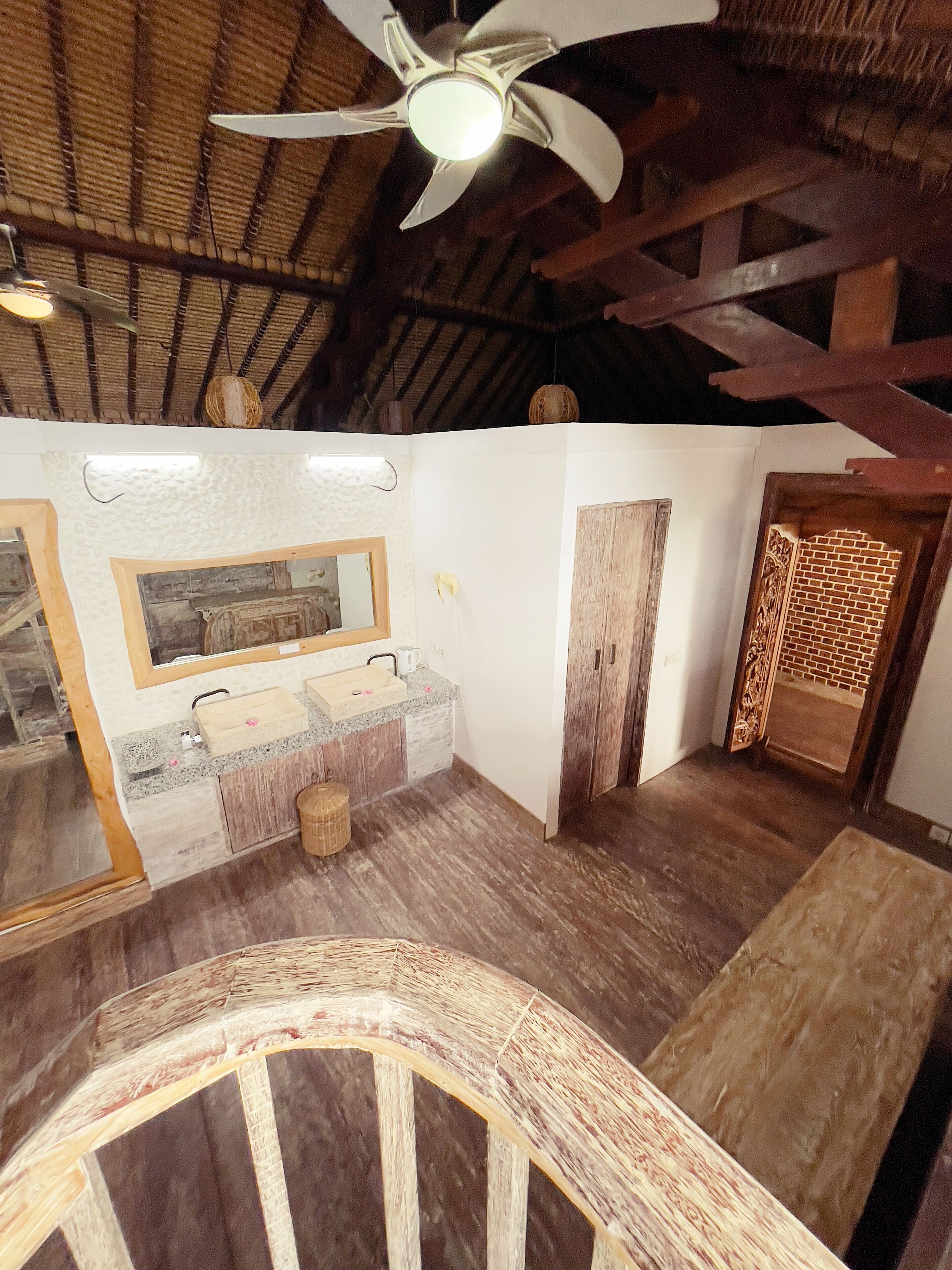 1 غرفة نوم وأغطية فراش متميزة وميني بار وخزنة داخل الغرفة