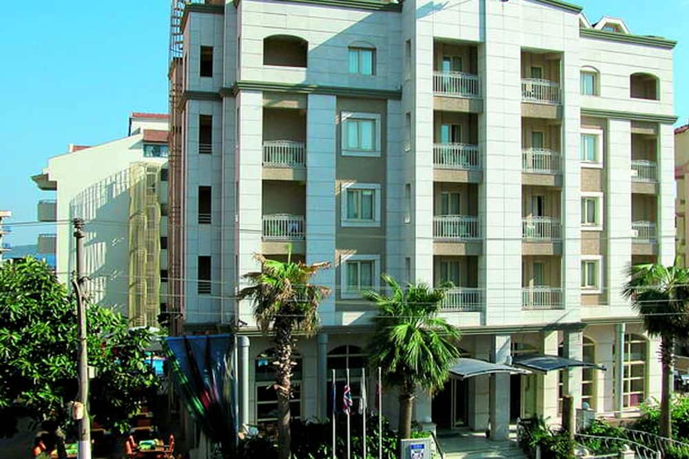 Almena Hotel