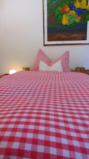 Premium bedding, desk, rollaway beds, free WiFi - Gästehaus Huber - original Sixties Hostel (Feichten)