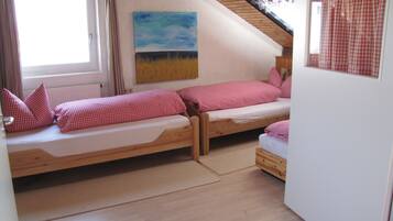 Premium bedding, desk, rollaway beds, free WiFi