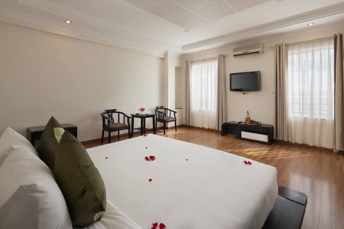 Phòng Suite (Serenity Villa) | Minibar, két bảo mật tại phòng, bàn, phòng cách âm