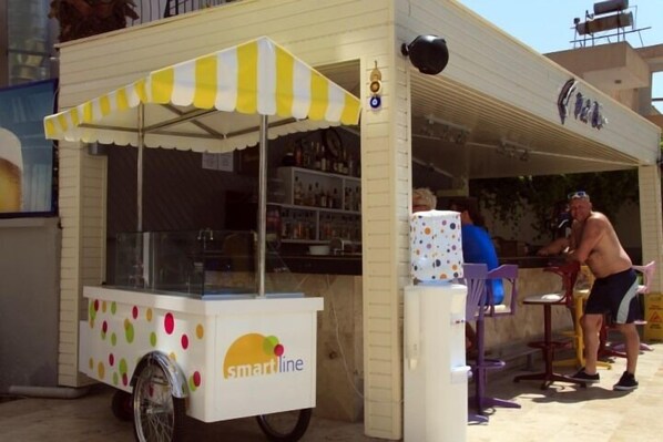 Poolside bar