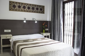 Single Room, Private Bathroom | Desk, free WiFi, bed sheets - Casa de los Faroles (Córdoba)