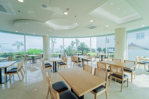 每日供应韩式早餐（每人 KRW 12900）