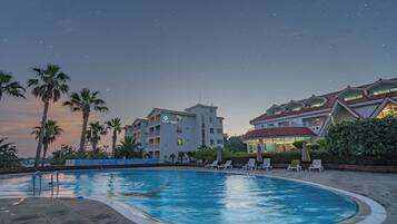 Seasonal outdoor pool