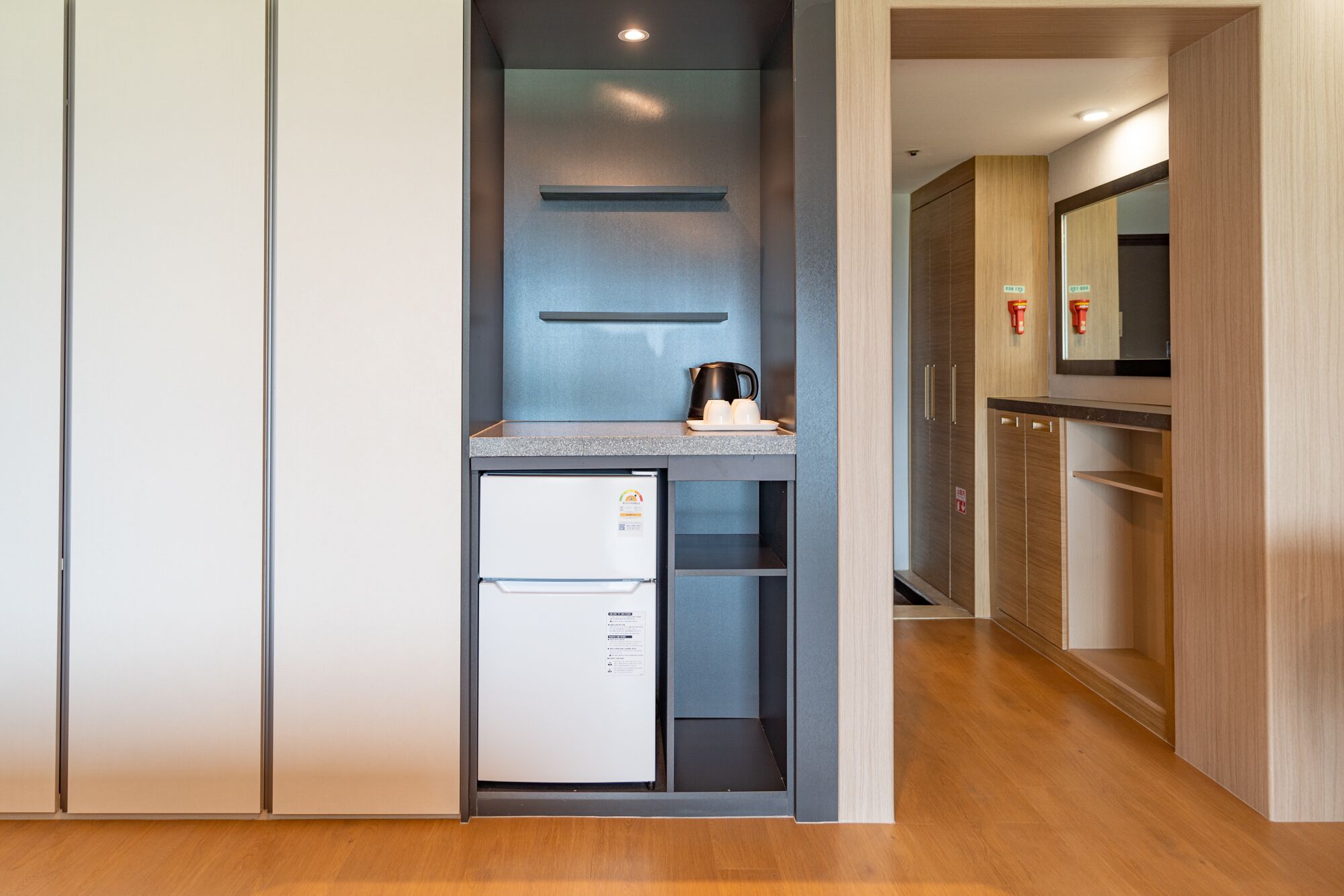 studio (clean type) | free wifi