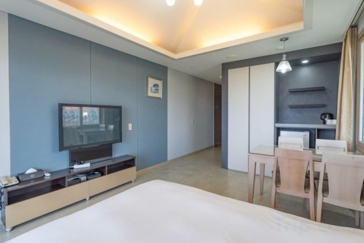 Studio (Ocean View - 2) Clean Type