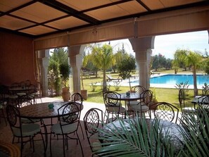 Breakfast served, Moroccan cuisine, pool views - Le Diamant De Zaraba (Marrakech)