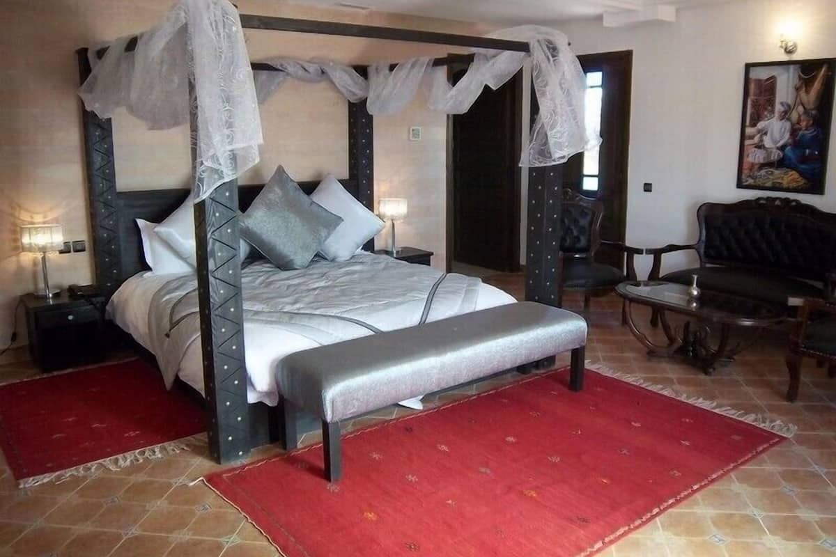 Junior Suite | 1 bedroom, premium bedding, minibar, in-room safe