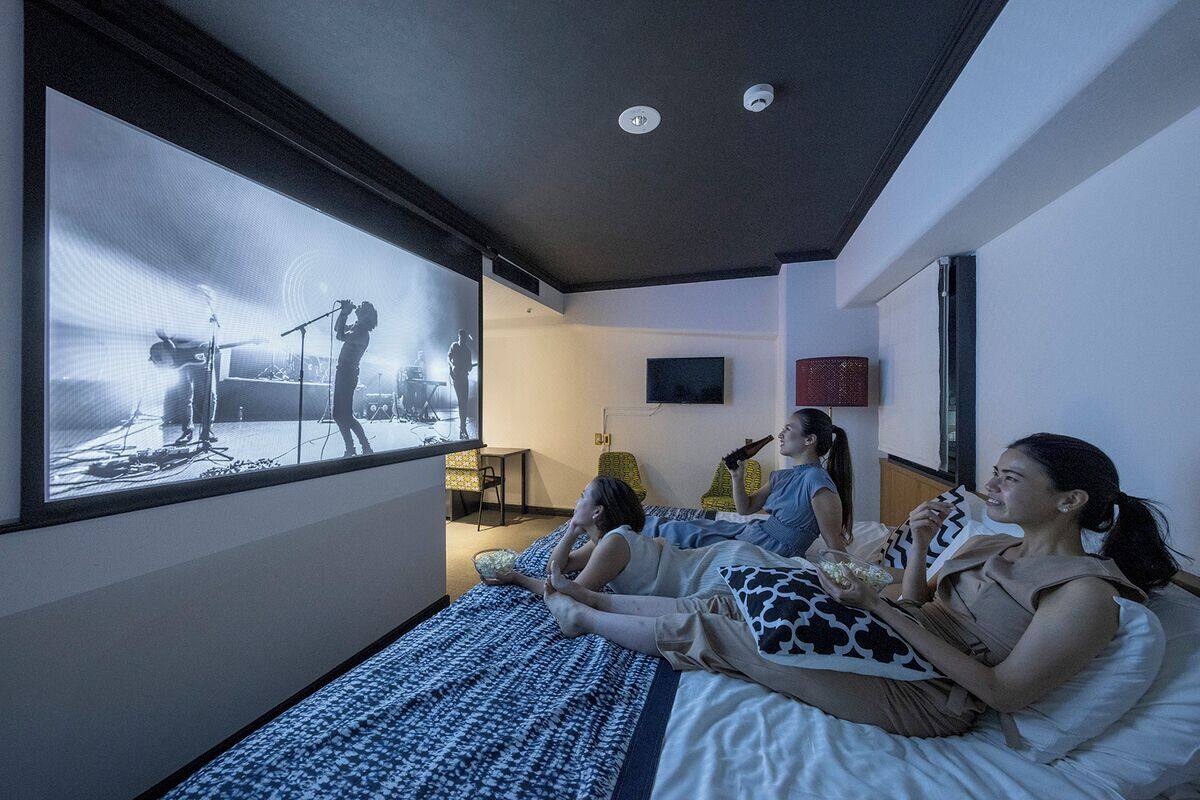 標準雙床房, 非吸煙房 (Theater Room) | 羽絨被、遮光布/窗簾、熨斗/熨衣板、免費無線上網