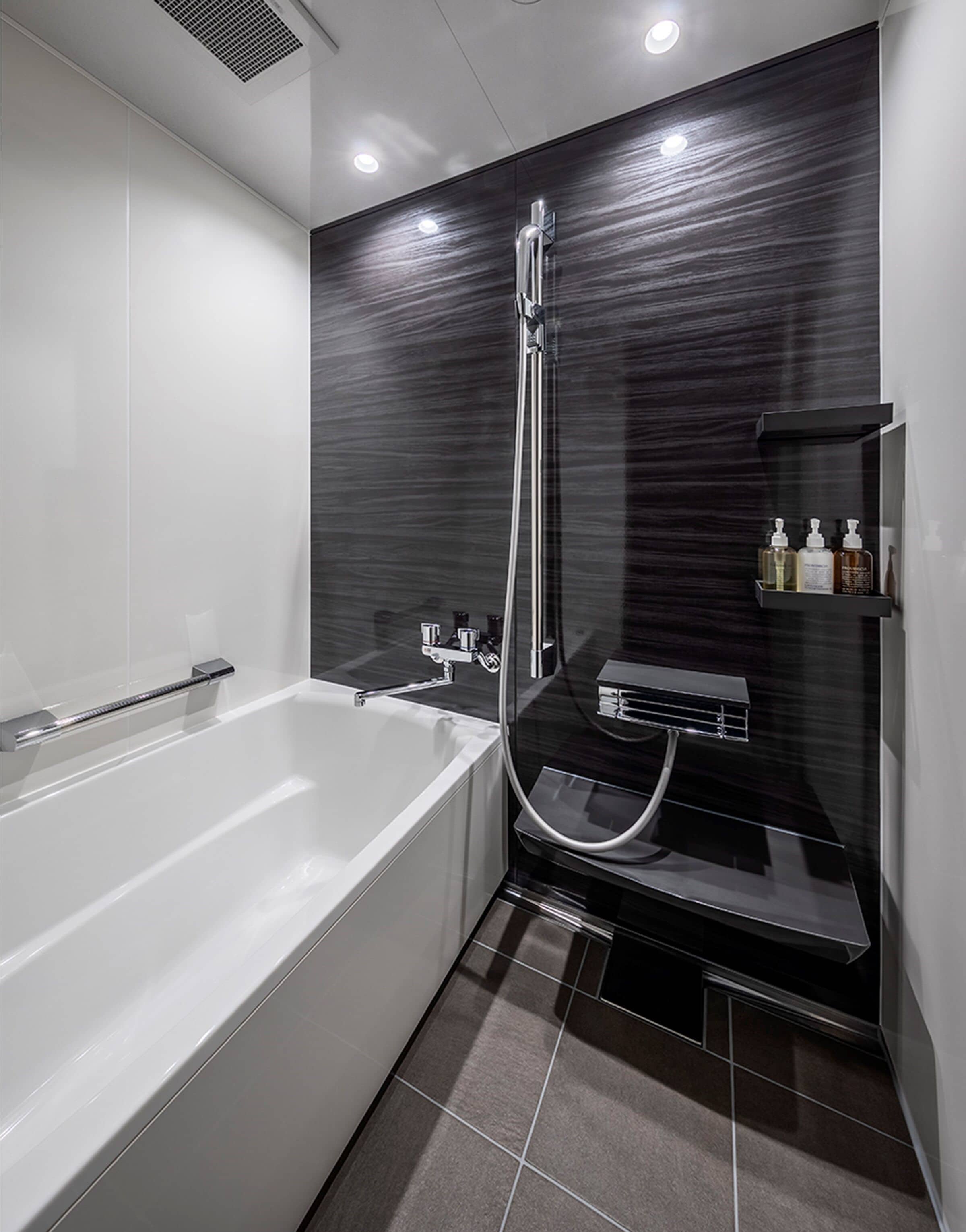 combined shower/bathtub, free toiletries, hair dryer, slippers