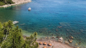 Private beach nearby, sun-loungers, beach umbrellas