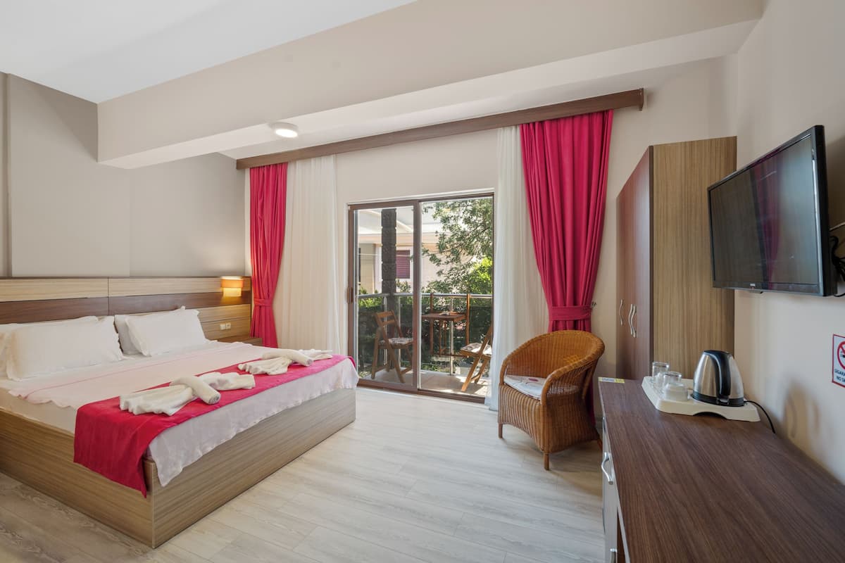Standard Room, 1 Bedroom | Premium bedding, down comforters, minibar, desk