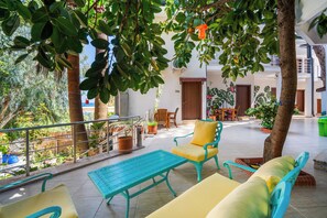 Televisión LCD 82 pulgadas con canales de televisión vía satélite