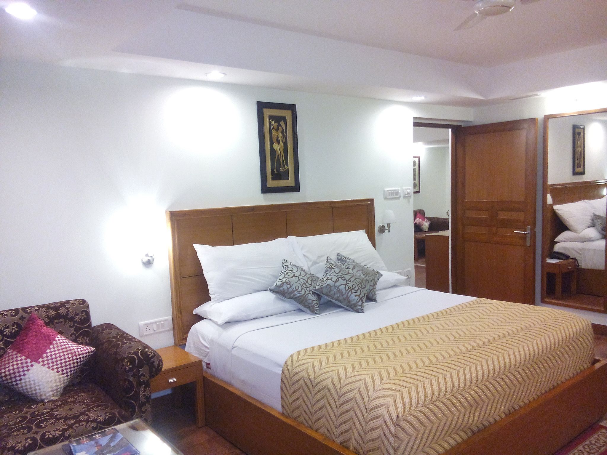 suite | free minibar items, desk, rollaway beds, free wifi