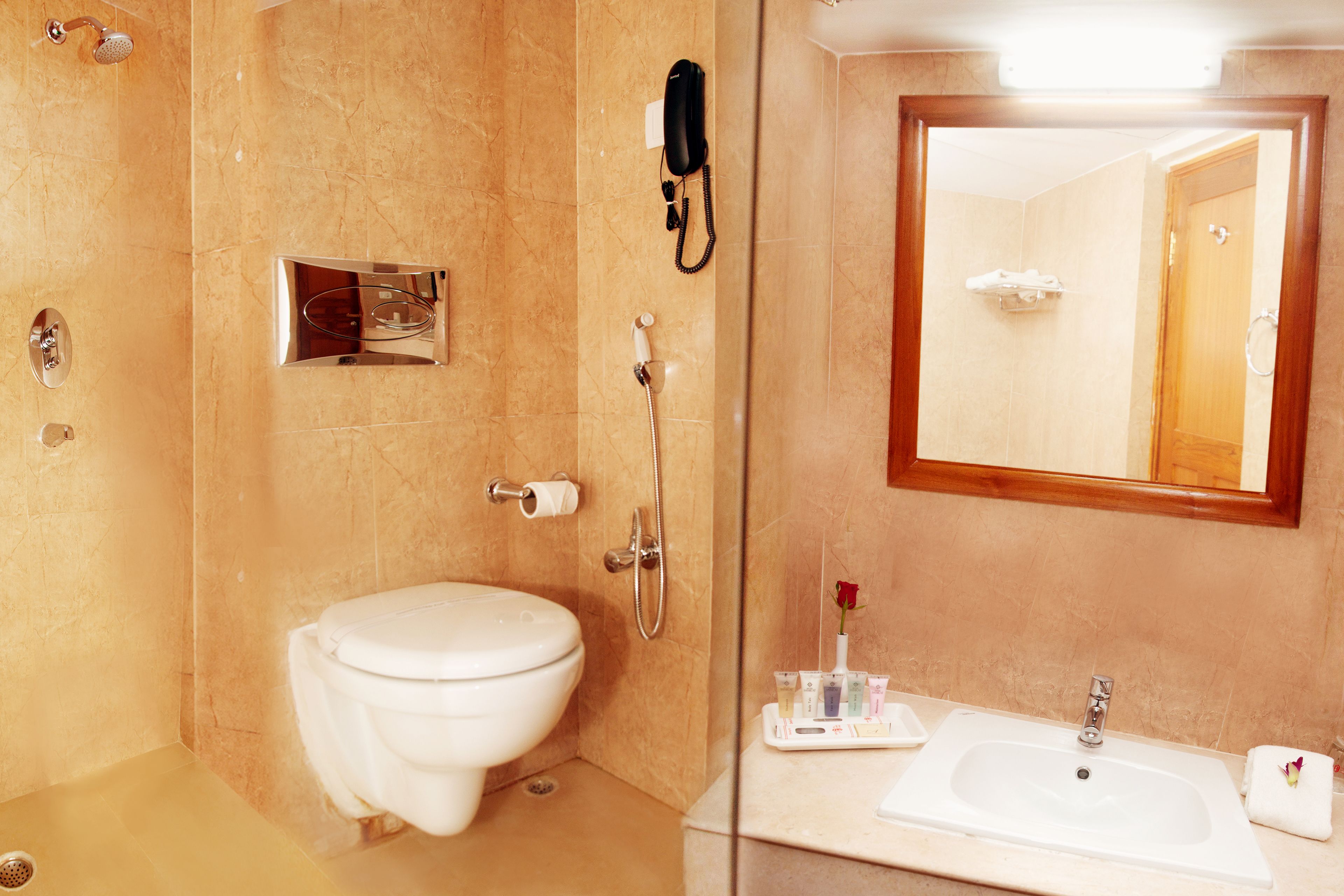 deluxe room | bathroom | towels