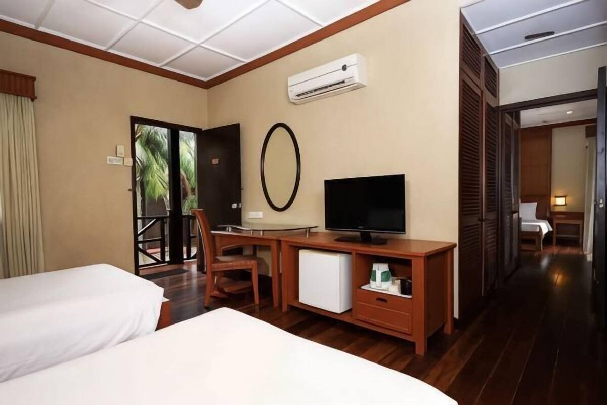 Minibar, in-room safe, desk, blackout drapes