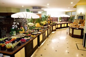 Free daily buffet breakfast - Grand Hotel Faros (Marmaris)