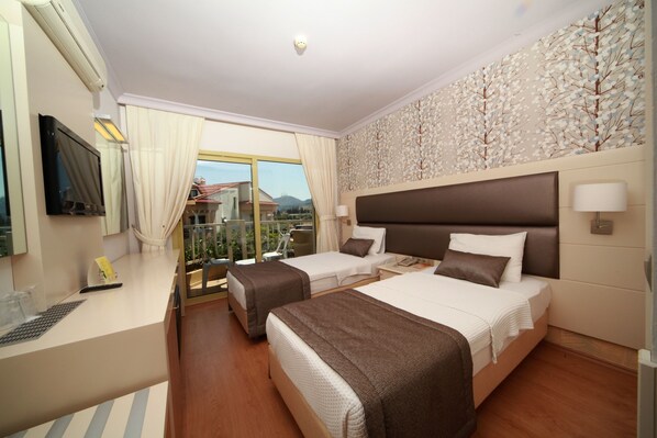 Standard Room | Minibar, desk, soundproofing, bed sheets - Grand Hotel Faros (Marmaris)