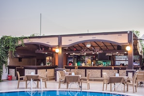 Swim-up bar - Grand Hotel Faros (Marmaris)