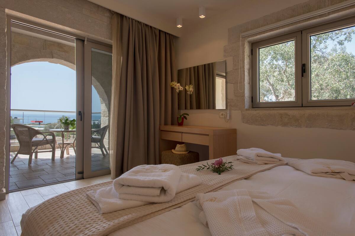 Suite, Sea View