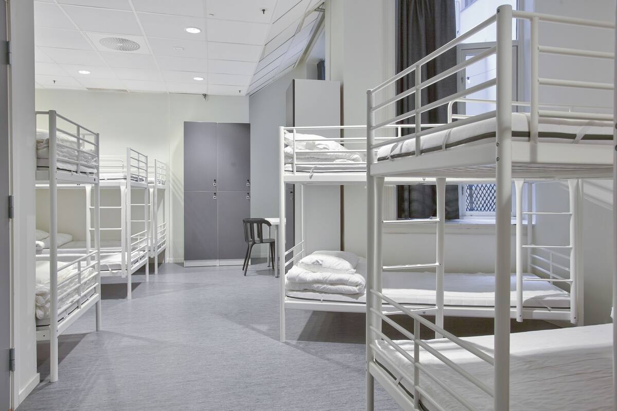 Poshtel Duodecouple with Shared Bathroom (Shared Dormitory for 12 people)