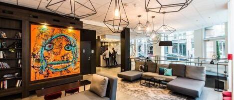 Coin salon dans le hall