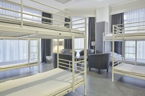 Poshtel Octuble with Shared Bathroom (Shared Dormitory for 8 people) | Tirai kedap cahaya, Wi-Fi gratis, dan seprai linen
