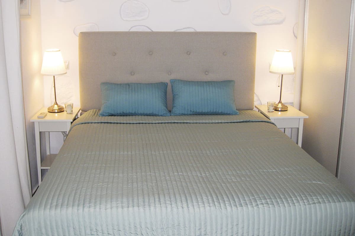 Ropa de cama de alta calidad y cunas gratuitas