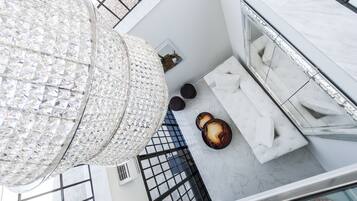 Coin salon dans le hall
