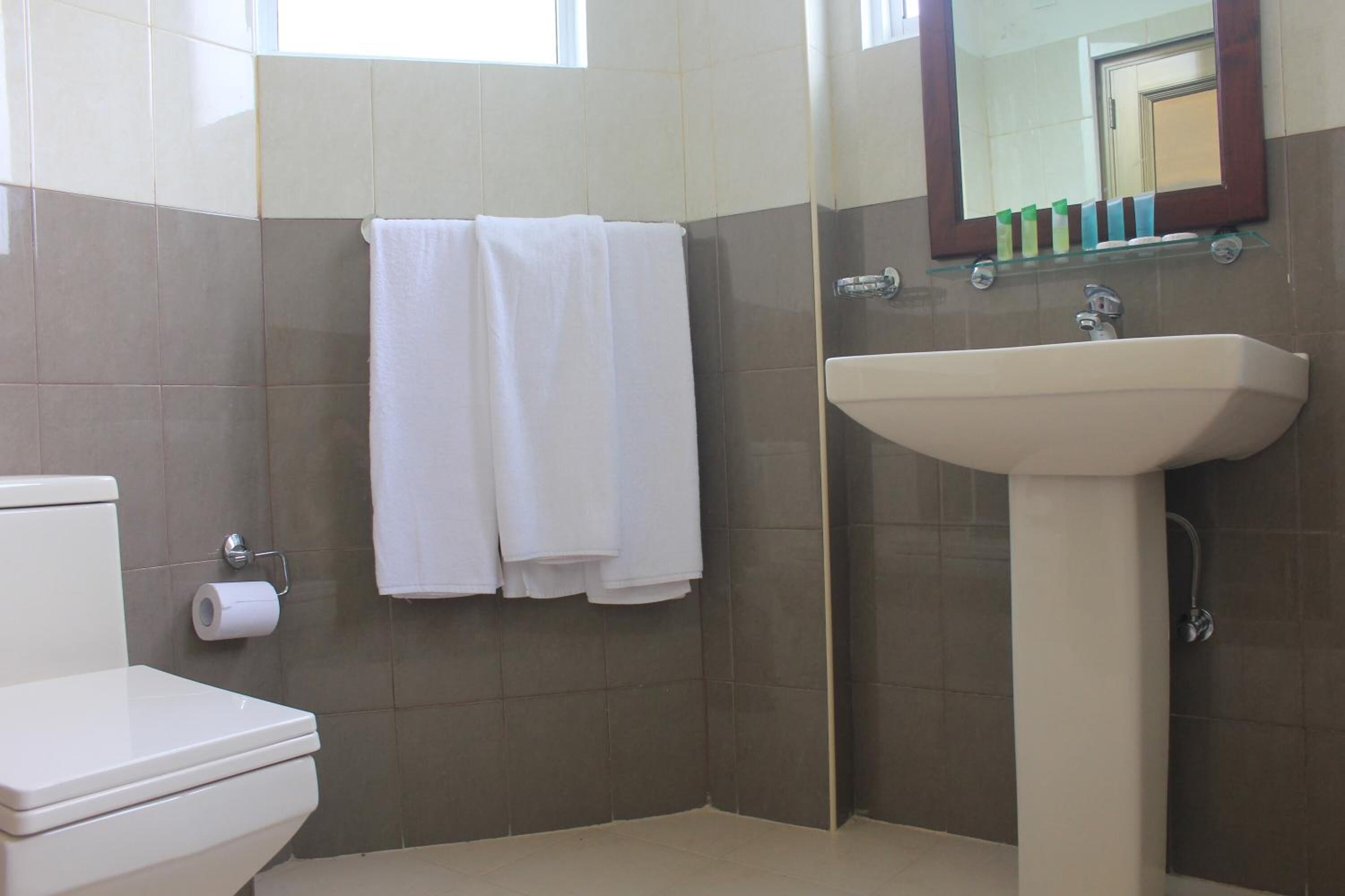 Grand 7 Hotel - Thalawathugoda