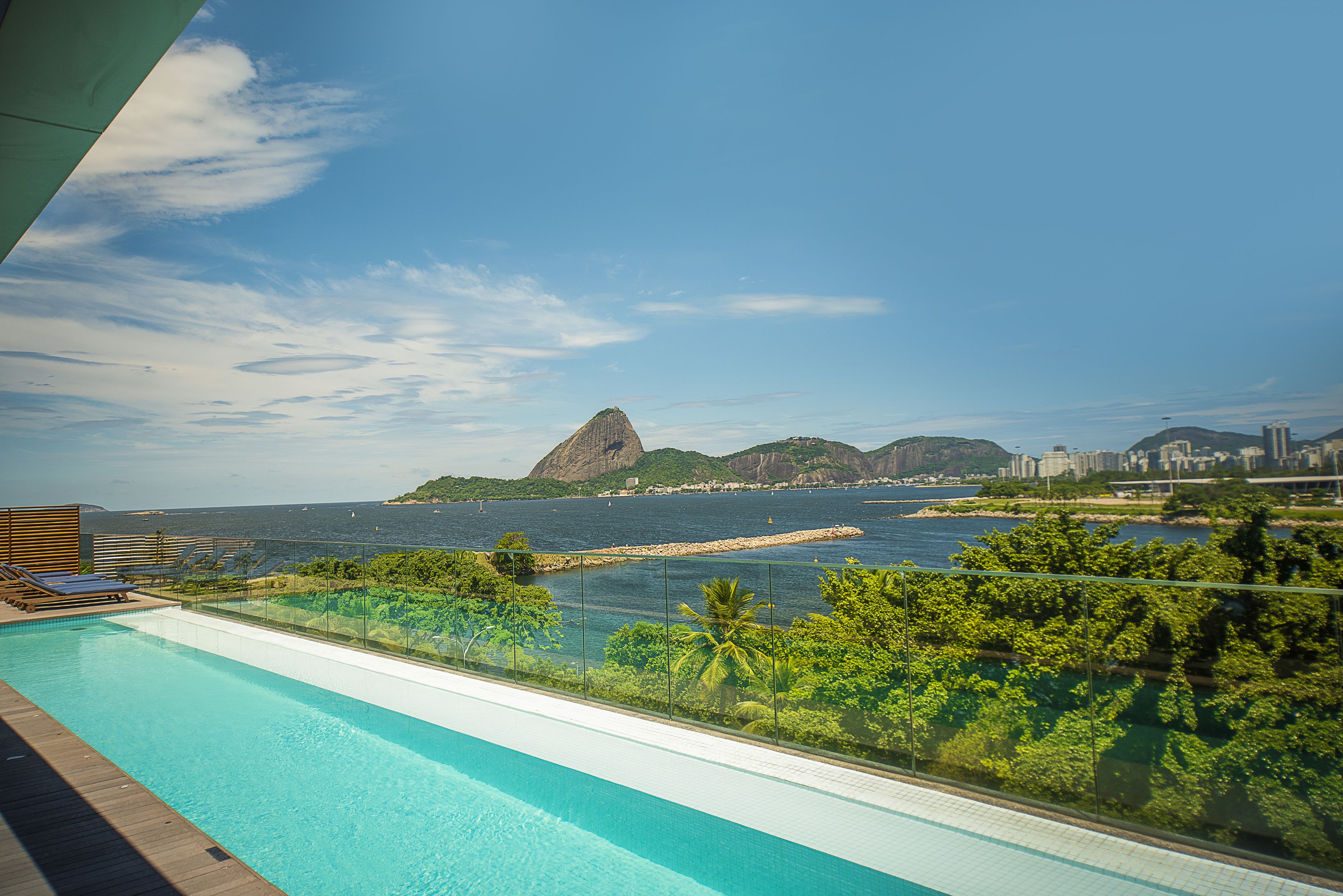 outdoor pool, open 9:00 am to 7:00 pm, pool loungers